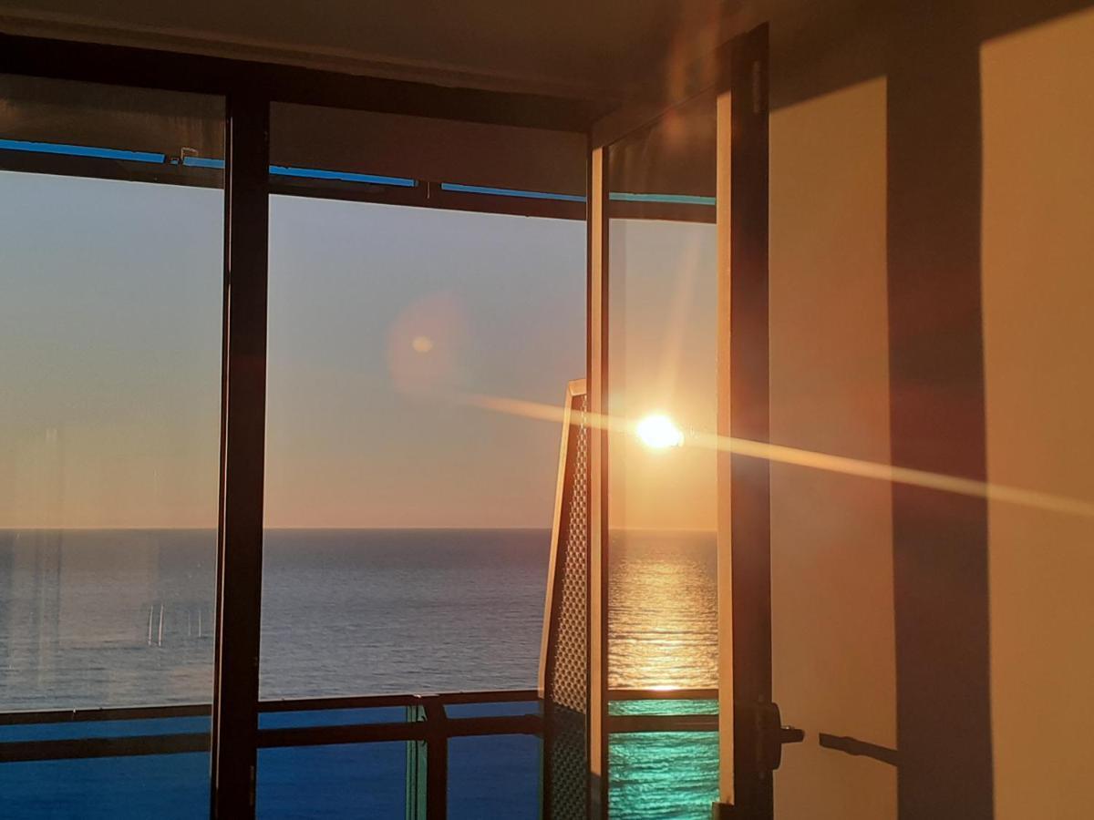Апарт отель Only Front Sea View, No Side View, Wonderful Panorama, High Floor, Location Guarantee Батуми Экстерьер фото